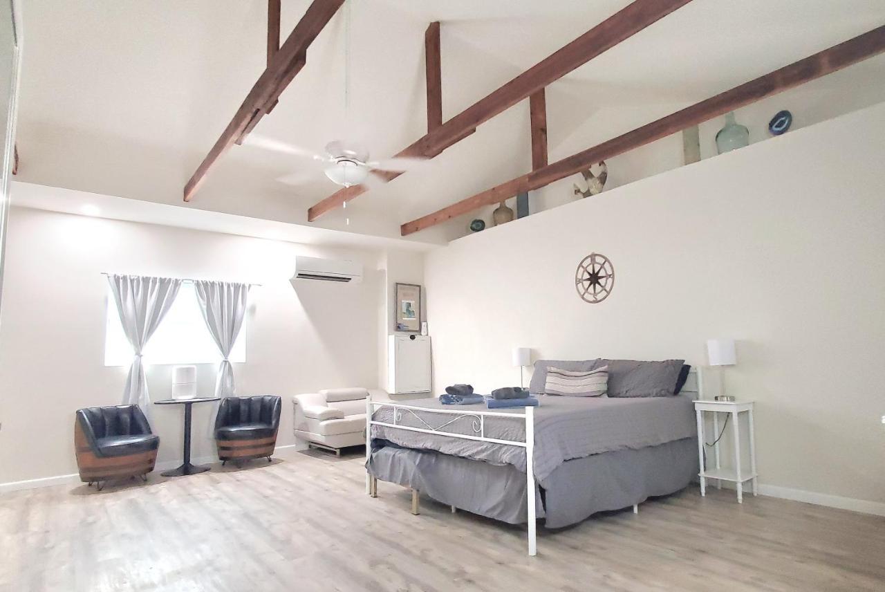 King Size Sassy Studio Сент-Питерсберг Экстерьер фото